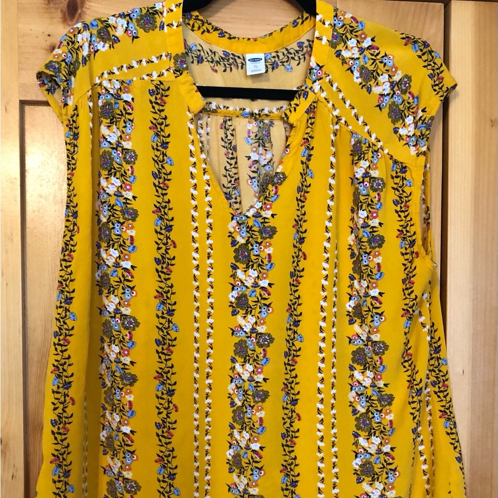 Old Navy Yellow Floral Split-Neck Tunic Top